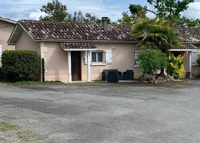 Petite Maison Dans Un Village Du Gers